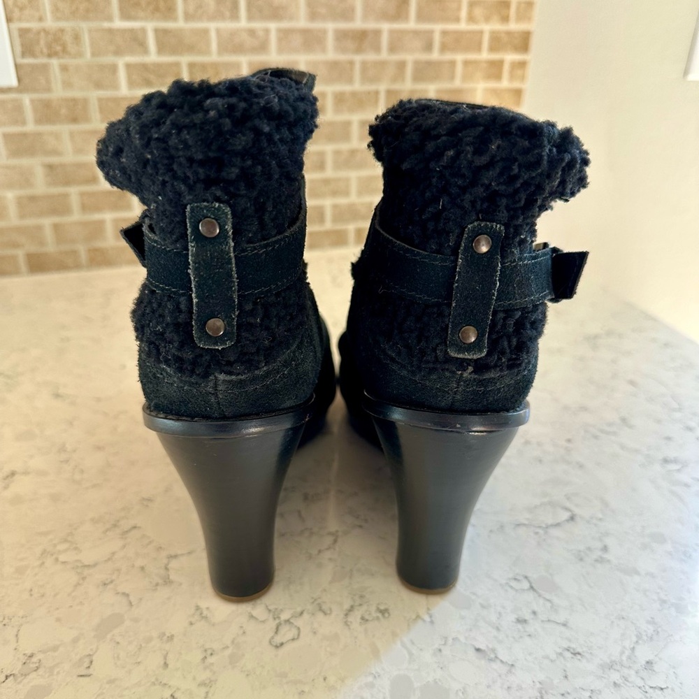 UGG Women's Black Shearling Wedge Boots | Size 8 - Picture 9 of 9